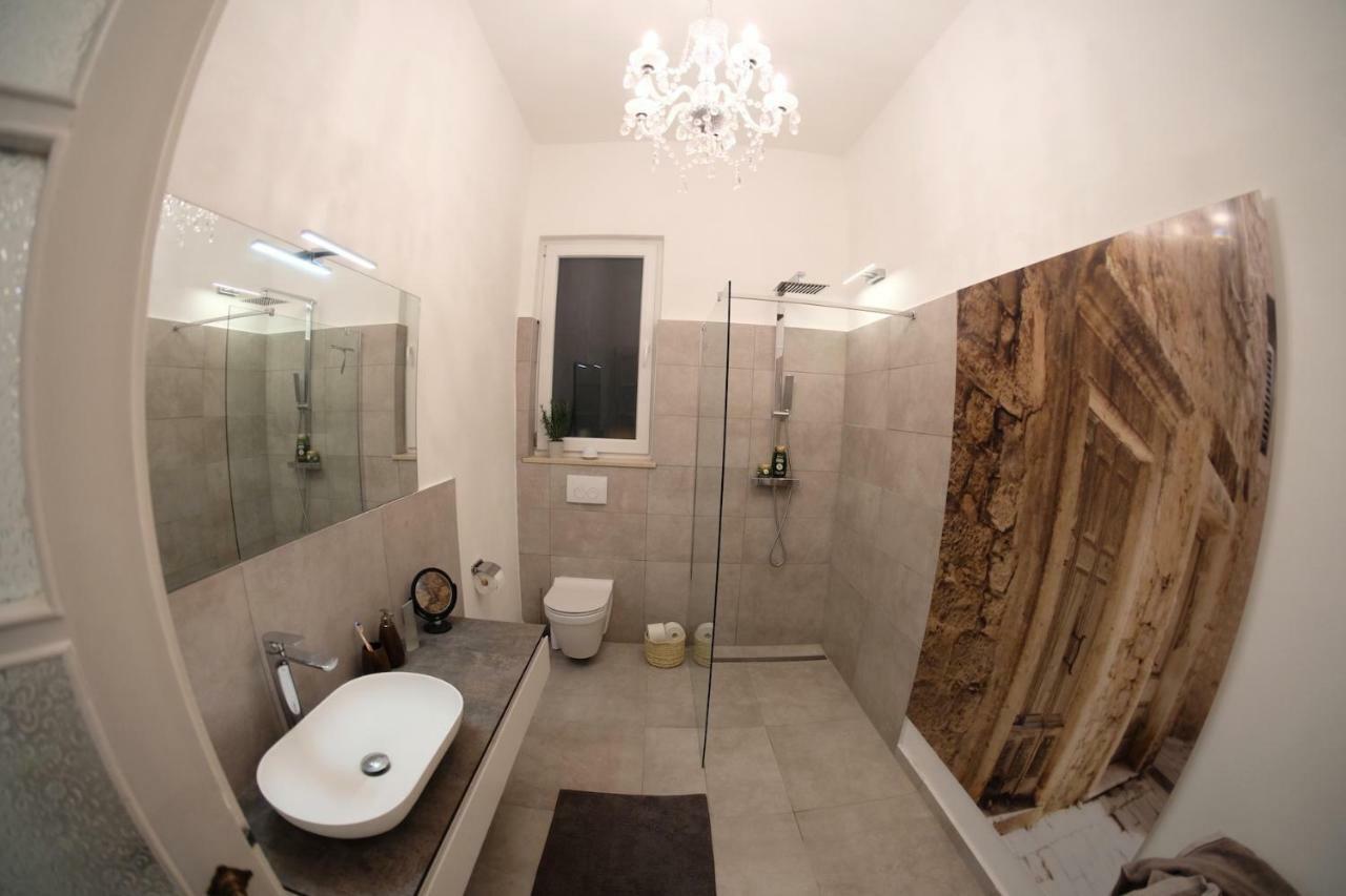 Luxury Old Town Apartment Пула Екстер'єр фото